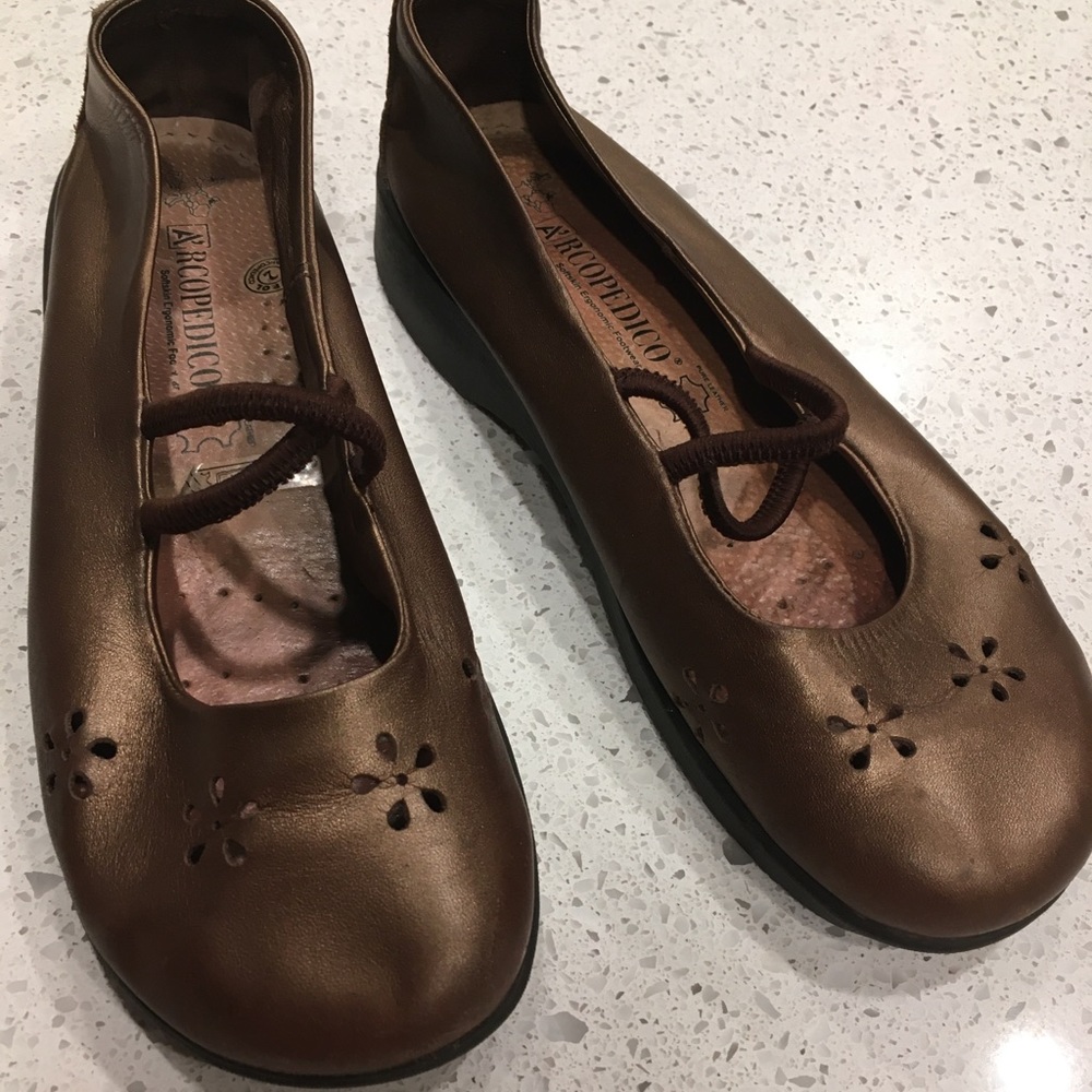 Arcopedico, flower mary janes, size 38